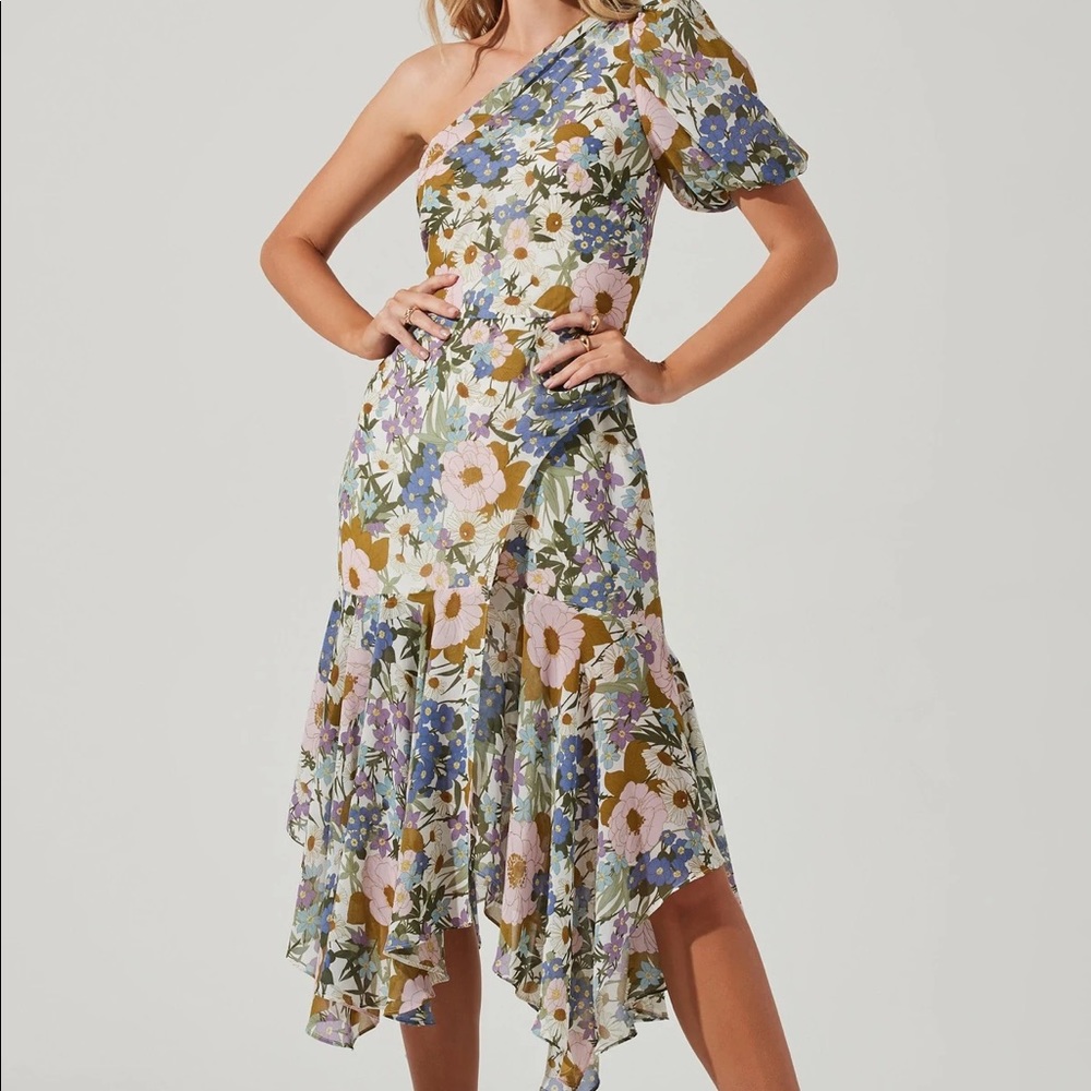 Astr Floral One-Shoulder Midi Dress